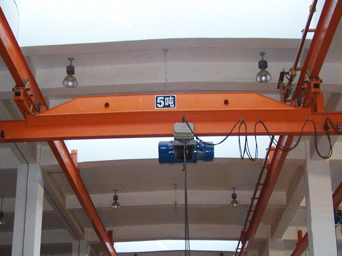 悬挂式起重机